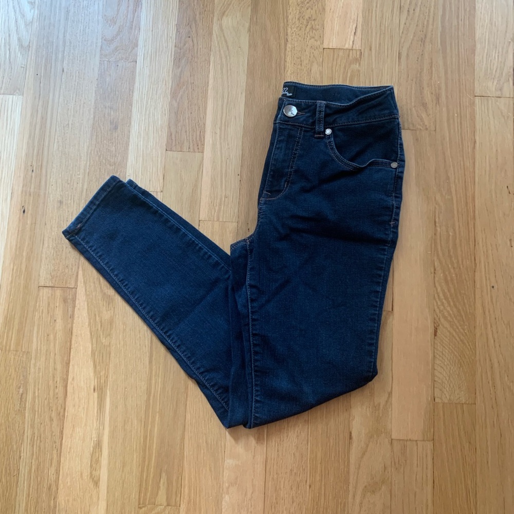 1822 Dark Wash Skinny Jeans